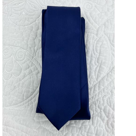 Gucci Men's Blue Silk Skinny Neck Tie - 59 Inches Preppy Forma Dressy